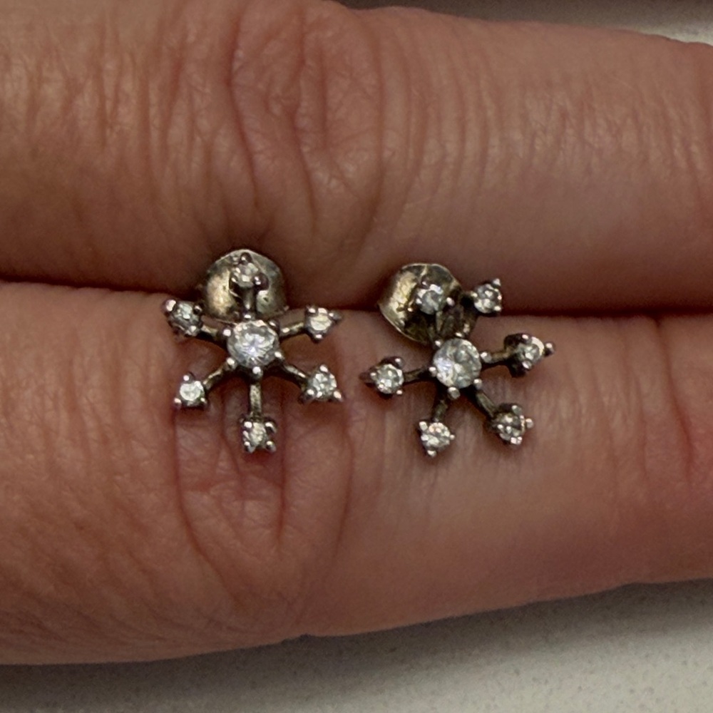 Elegant Silver Snowflake Earrings